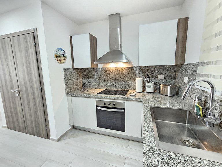 Coral Bay#2 Getaway | 2BR Condo | Pool View