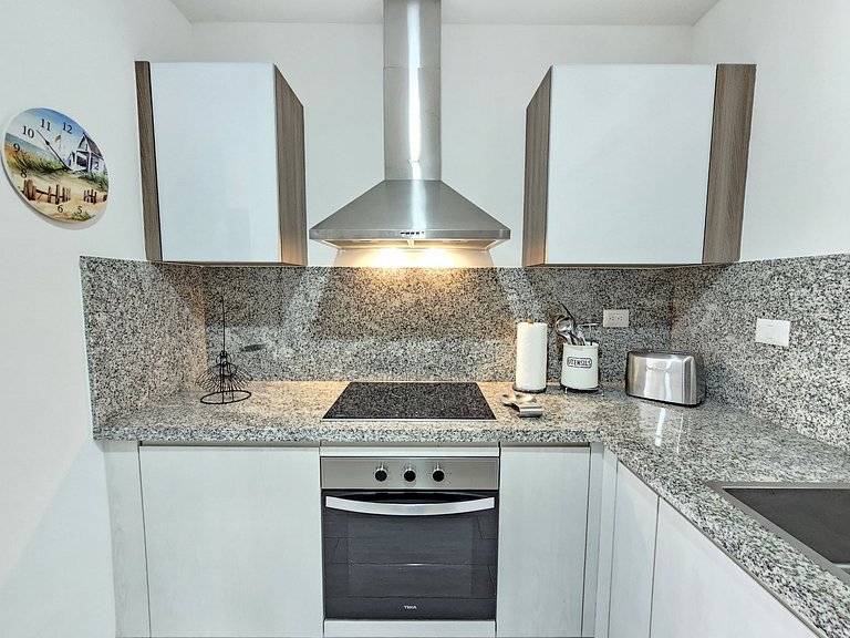 Coral Bay#2 Getaway | 2BR Condo | Pool View