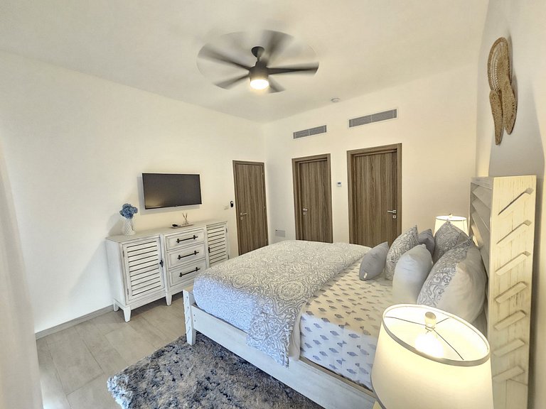 Relaxing 2BDR Condo Overlooking Hard Rock Golf