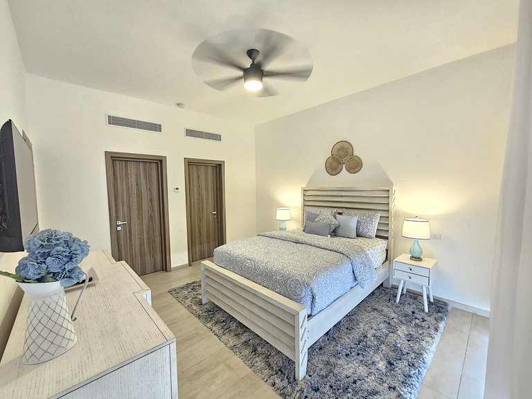 Relaxing 2BDR Condo Overlooking Hard Rock Golf