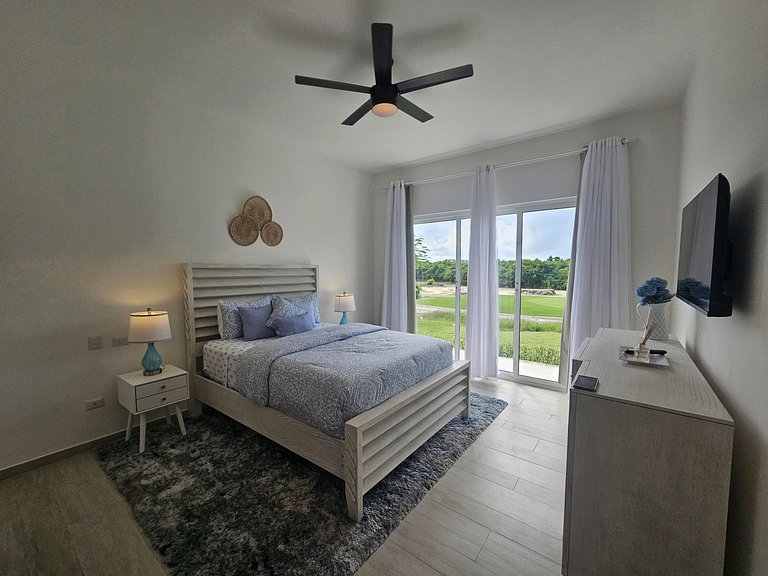 Relaxing 2BDR Condo Overlooking Hard Rock Golf