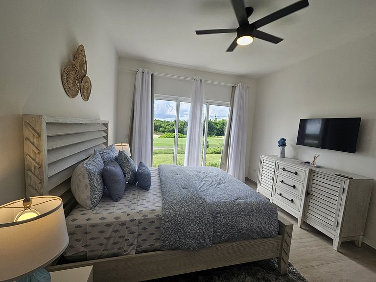 Relaxing 2BDR Condo Overlooking Hard Rock Golf