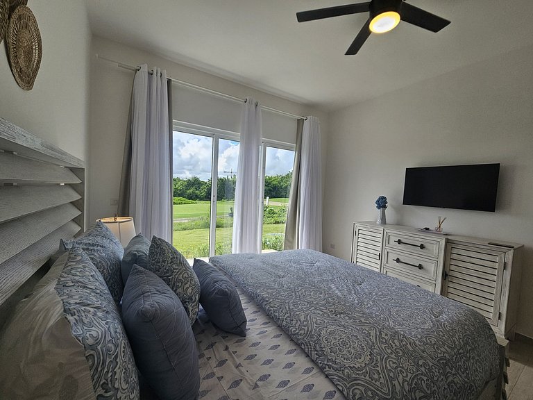 Relaxing 2BDR Condo Overlooking Hard Rock Golf