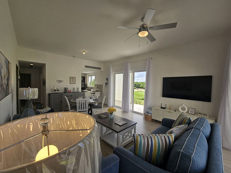 Relaxing 2BDR Condo Overlooking Hard Rock Golf