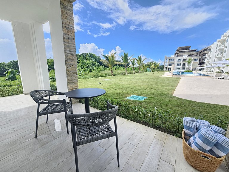 Relaxing 2BDR Condo Overlooking Hard Rock Golf