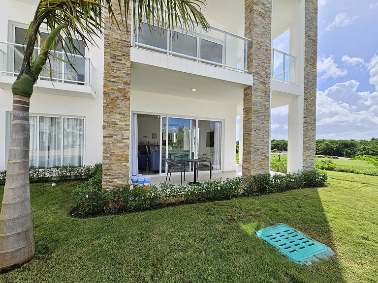 Relaxing 2BDR Condo Overlooking Hard Rock Golf