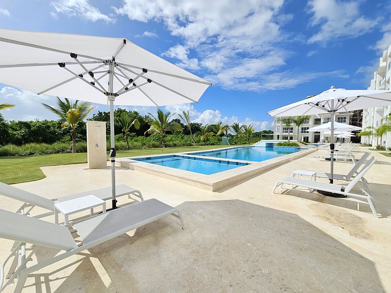 Relaxing 2BDR Condo Overlooking Hard Rock Golf