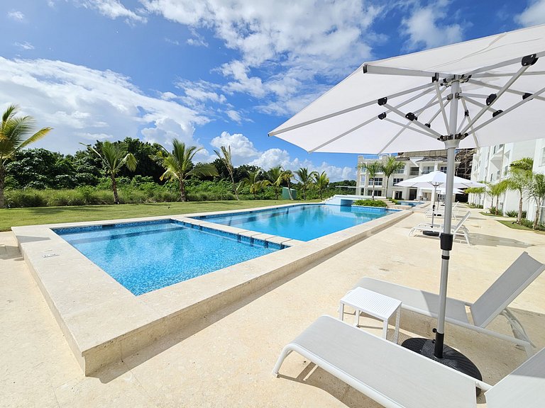 Relaxing 2BDR Condo Overlooking Hard Rock Golf