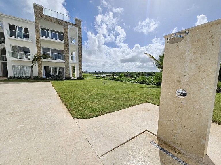 Relaxing 2BDR Condo Overlooking Hard Rock Golf