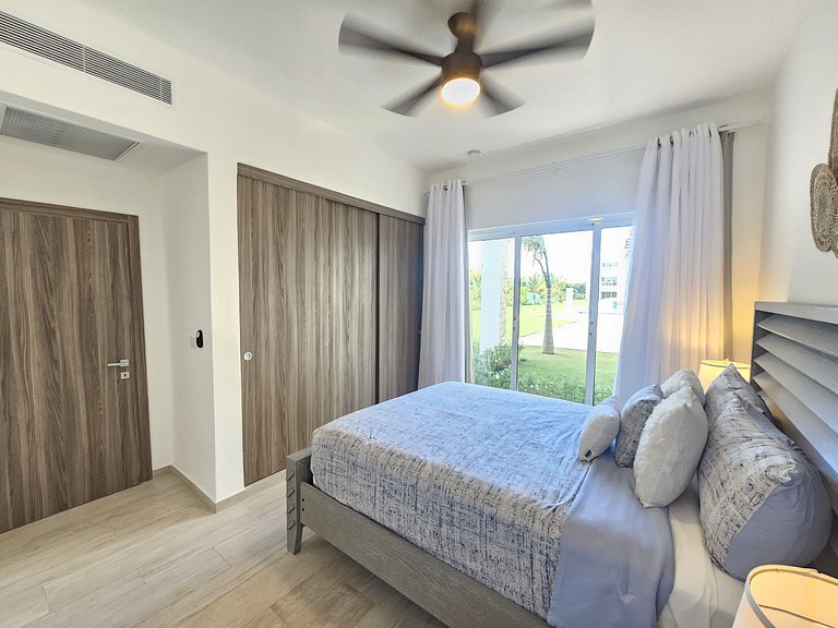 Relaxing 2BDR Condo Overlooking Hard Rock Golf