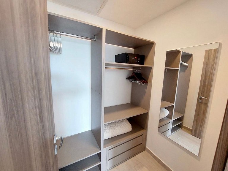 Luxury Apt with Pool Golf View in Hard Rock Golf