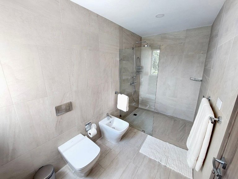 Luxury Apt with Pool Golf View in Hard Rock Golf