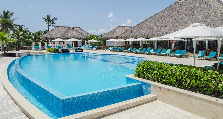 Luxury Apt with Pool Golf View in Hard Rock Golf