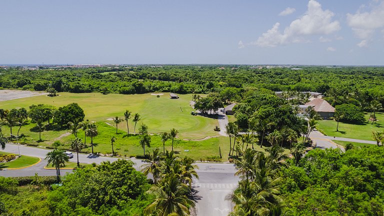 Unique lake, Golf & Jacuzzi in Hard Rock Golf PC