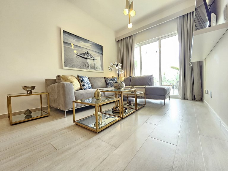 Luxury Apt with Pool Golf View in Hard Rock Golf