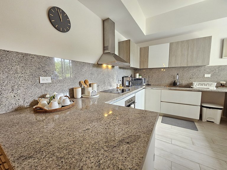 Luxury Apt with Pool Golf View in Hard Rock Golf
