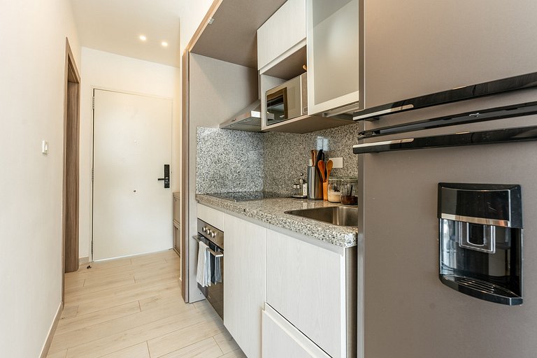 Beach Haven 1BDR Condo Paseo Playa Coral - 305