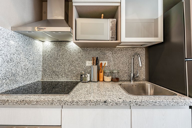 Beach Haven 1BDR Condo Paseo Playa Coral - 305