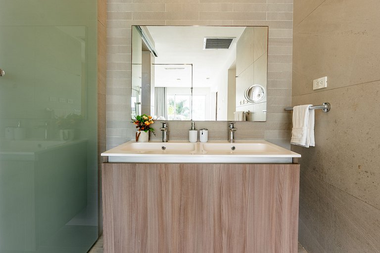 Beach Haven 1BDR Condo Paseo Playa Coral - 305