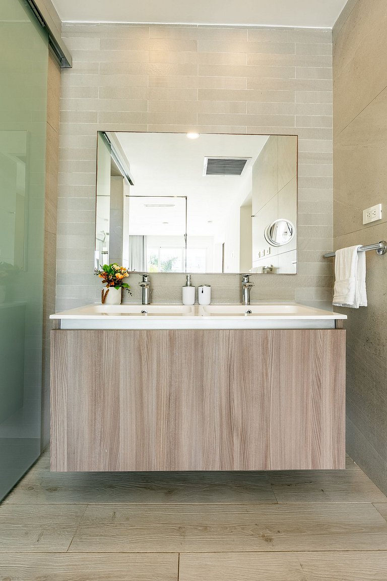 Beach Haven 1BDR Condo Paseo Playa Coral - 305