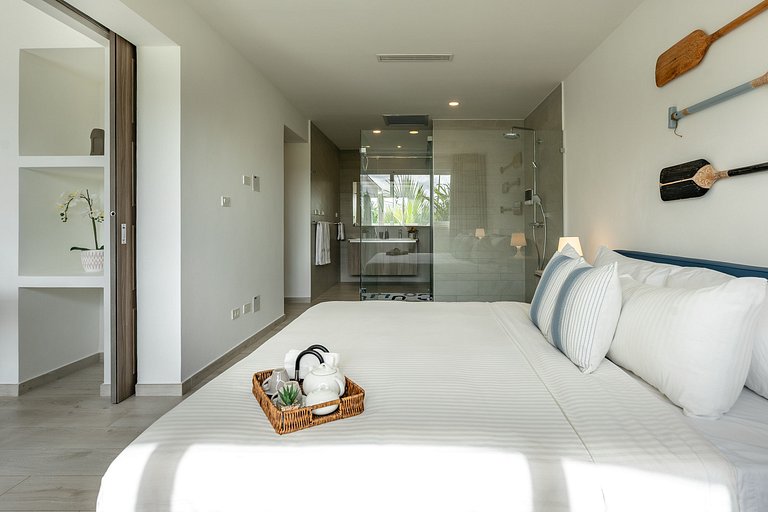 Seaside Luxury 1BDR Condo Paseo Playa Coral D-306