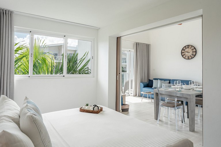 Seaside Luxury 1BDR Condo Paseo Playa Coral D-306