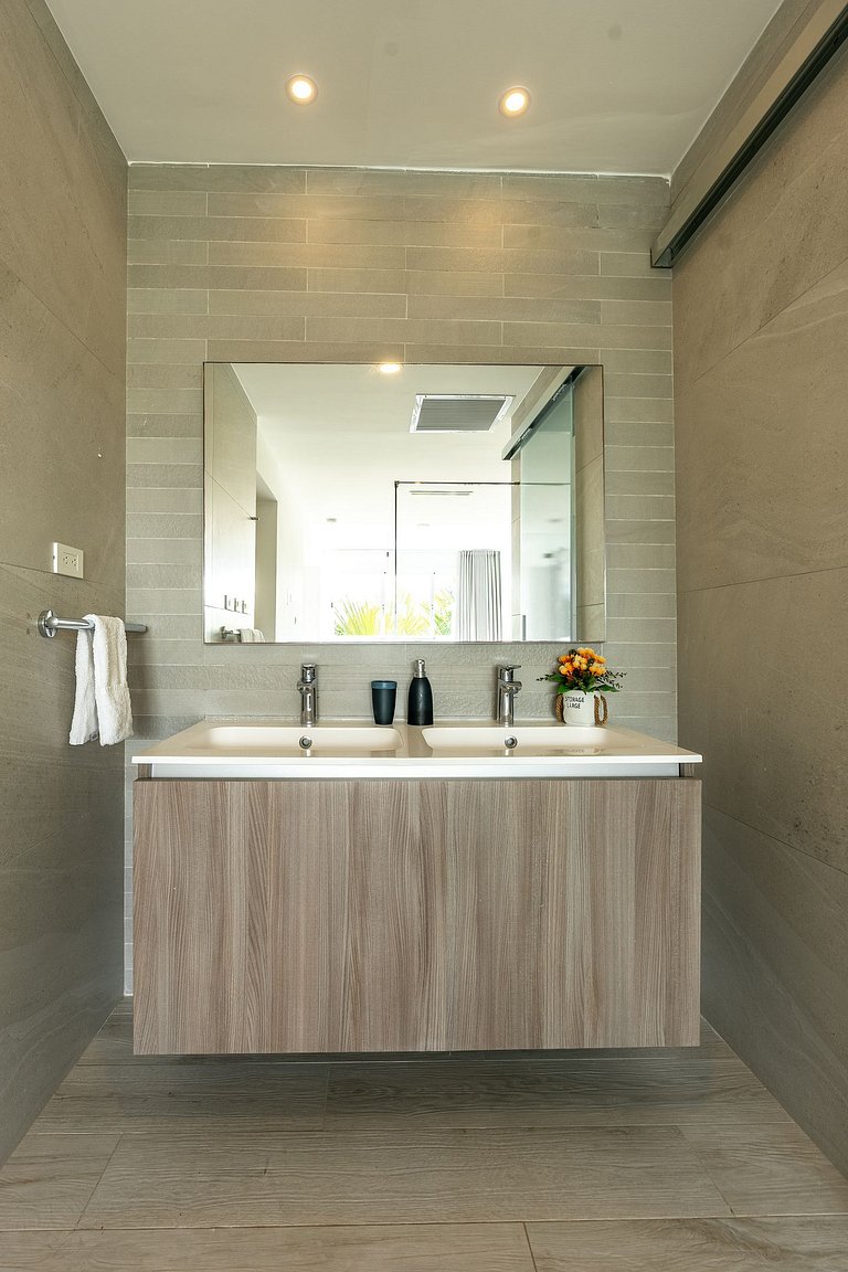 Seaside Luxury 1BDR Condo Paseo Playa Coral D-306