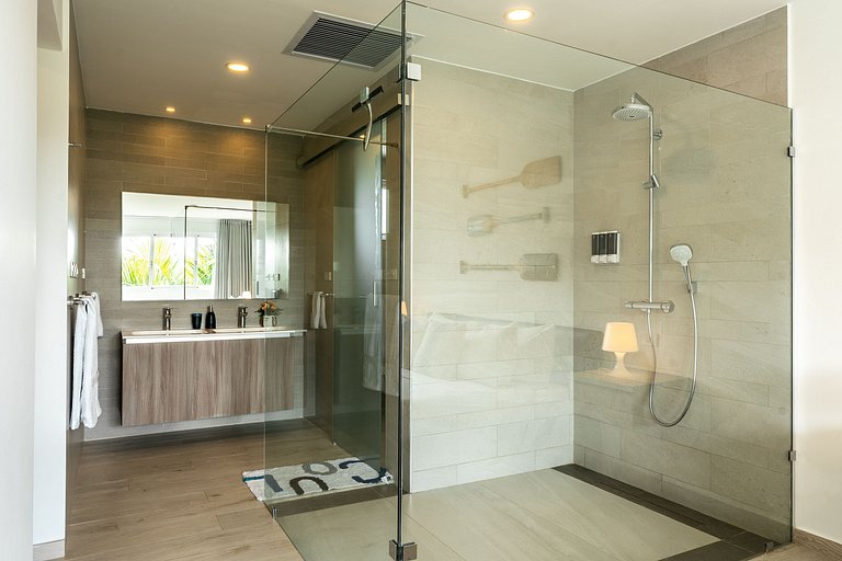 Seaside Luxury 1BDR Condo Paseo Playa Coral D-306