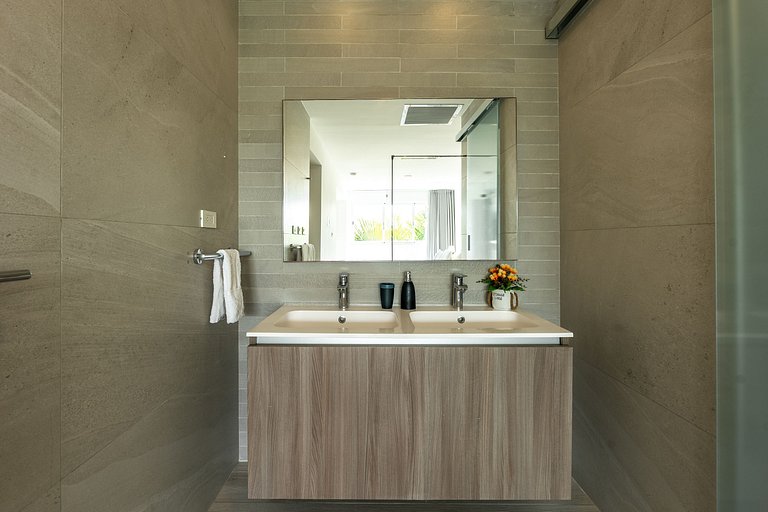 Seaside Luxury 1BDR Condo Paseo Playa Coral D-306