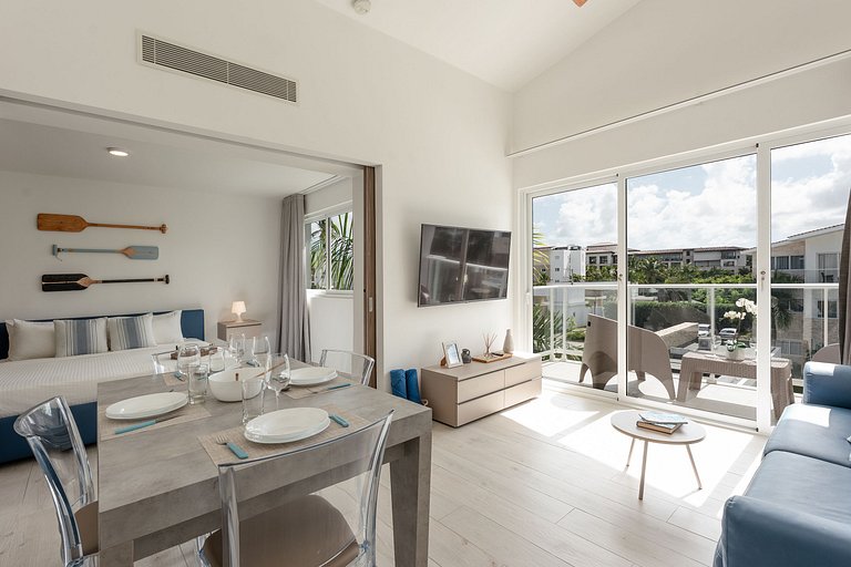 Seaside Luxury 1BDR Condo Paseo Playa Coral D-306