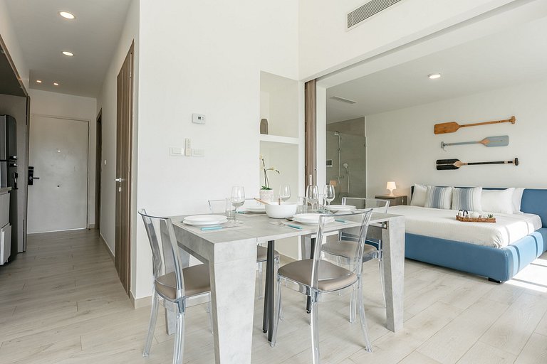 Seaside Luxury 1BDR Condo Paseo Playa Coral D-306