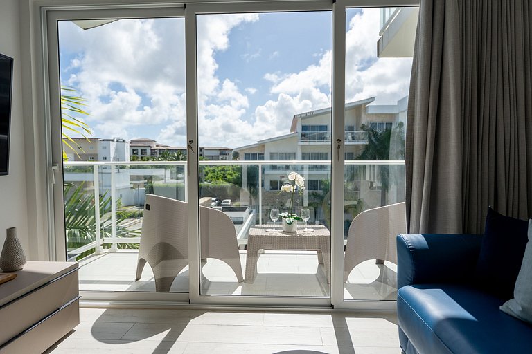 Seaside Luxury 1BDR Condo Paseo Playa Coral D-306