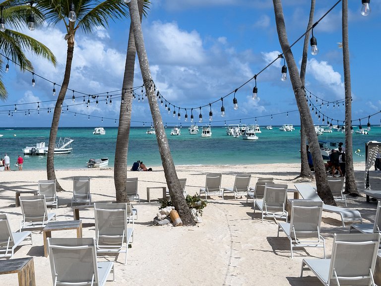 Beach Haven 1BDR Condo Paseo Playa Coral - 305