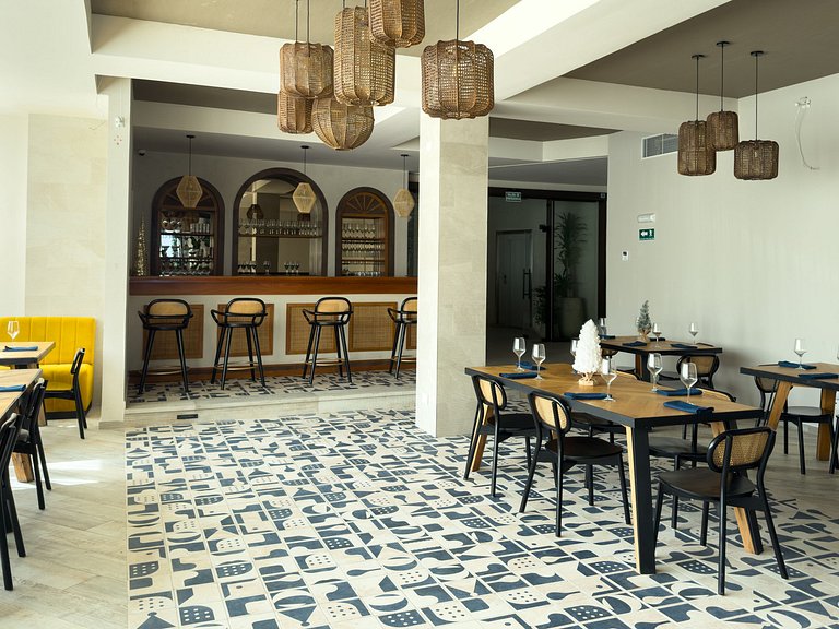 Beach Haven 1BDR Condo Paseo Playa Coral - 305