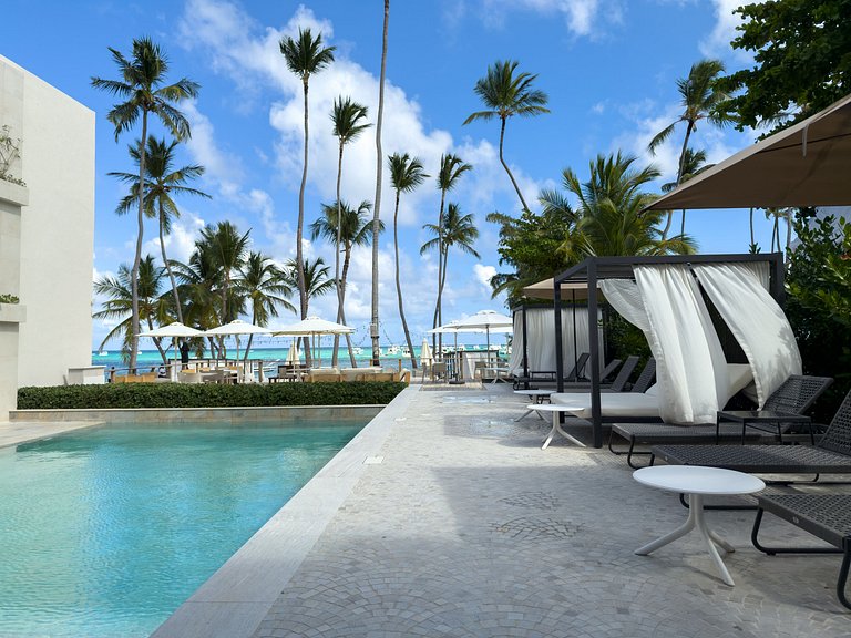 Beach Haven 1BDR Condo Paseo Playa Coral - 305