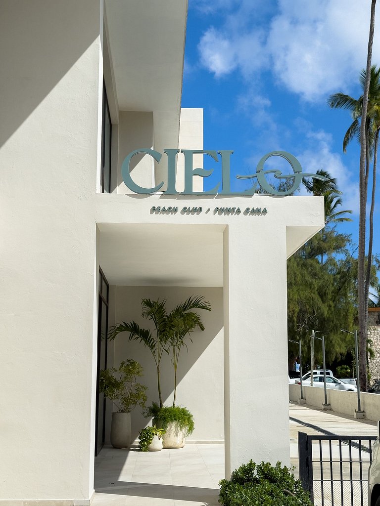 Beach Haven 1BDR Condo Paseo Playa Coral - 305