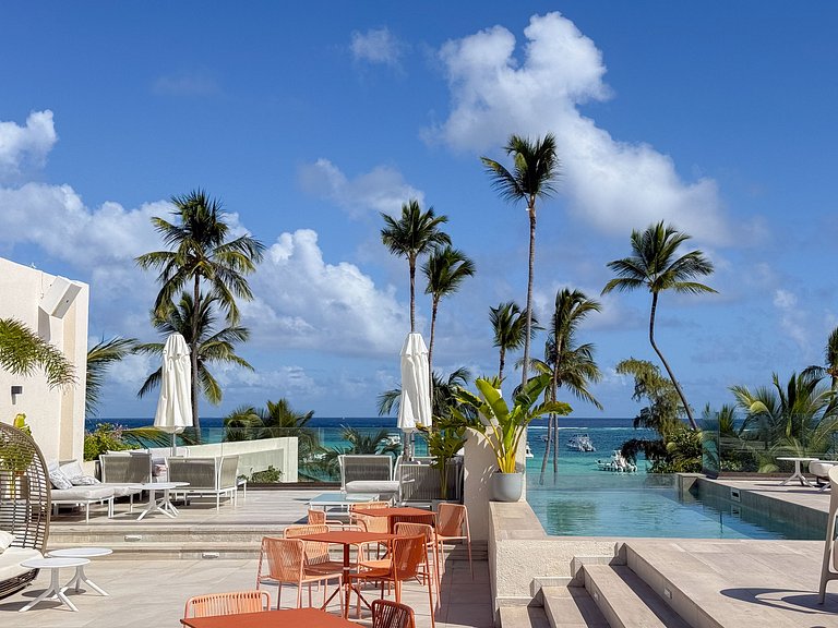 Seaside Luxury 1BDR Condo Paseo Playa Coral D-306