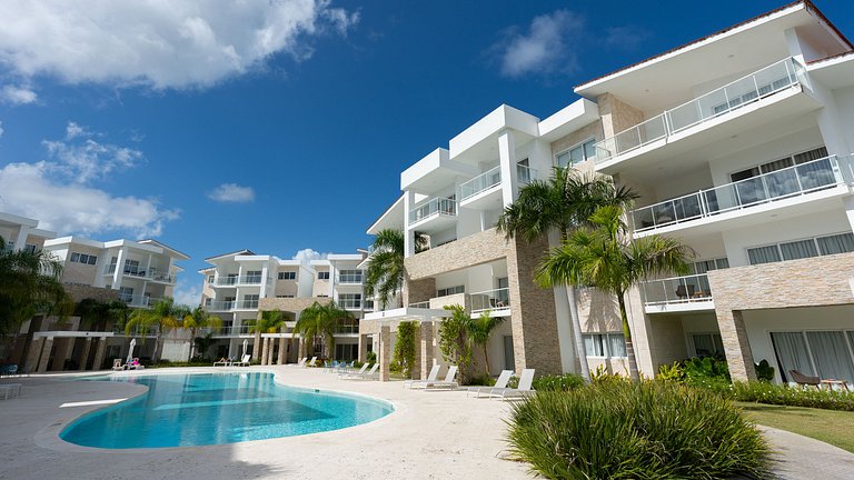 Seaside Luxury 1BDR Condo Paseo Playa Coral D-306