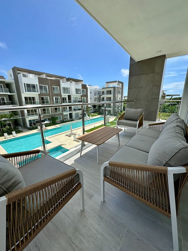 Corner 2BDR in Coral Bay 2 in front of Hard Rock