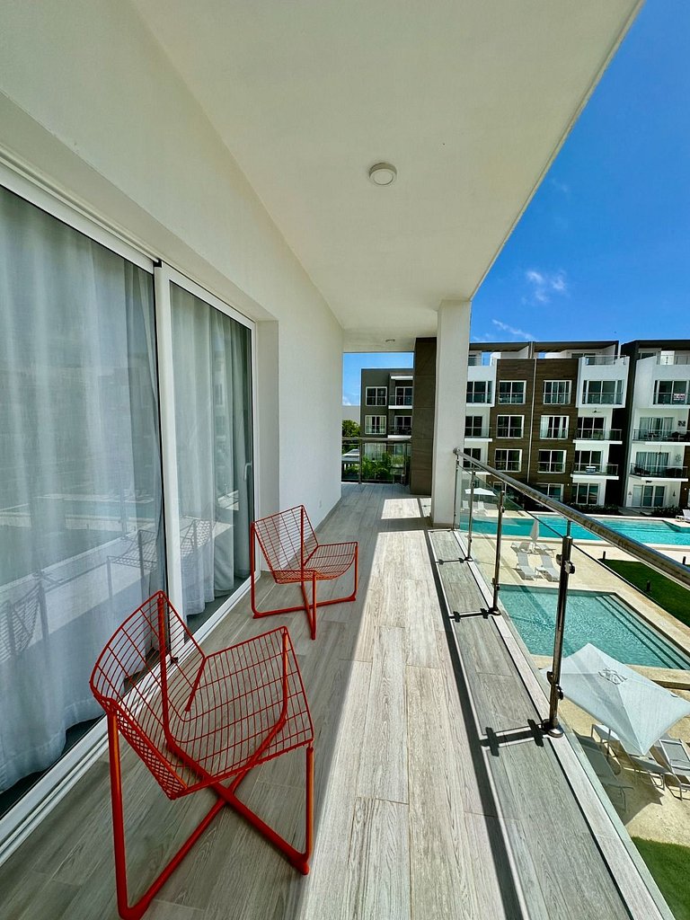 Corner 2BDR in Coral Bay 2 in front of Hard Rock