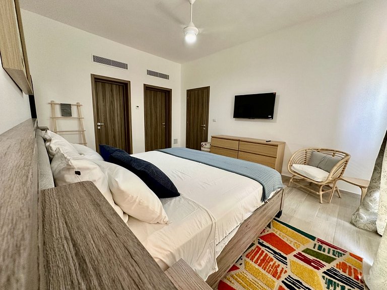 Corner 2BDR in Coral Bay 2 in front of Hard Rock