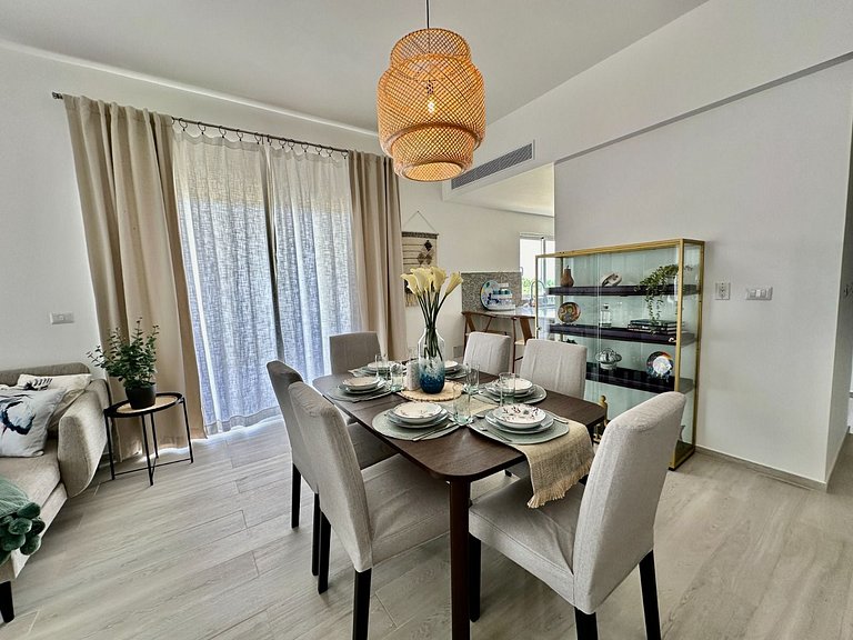 Corner 2BDR in Coral Bay 2 in front of Hard Rock