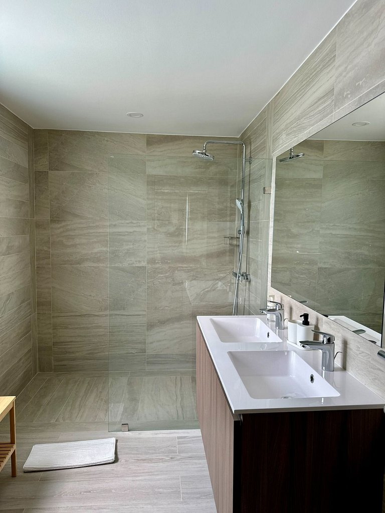 Corner 2BDR in Coral Bay 2 in front of Hard Rock