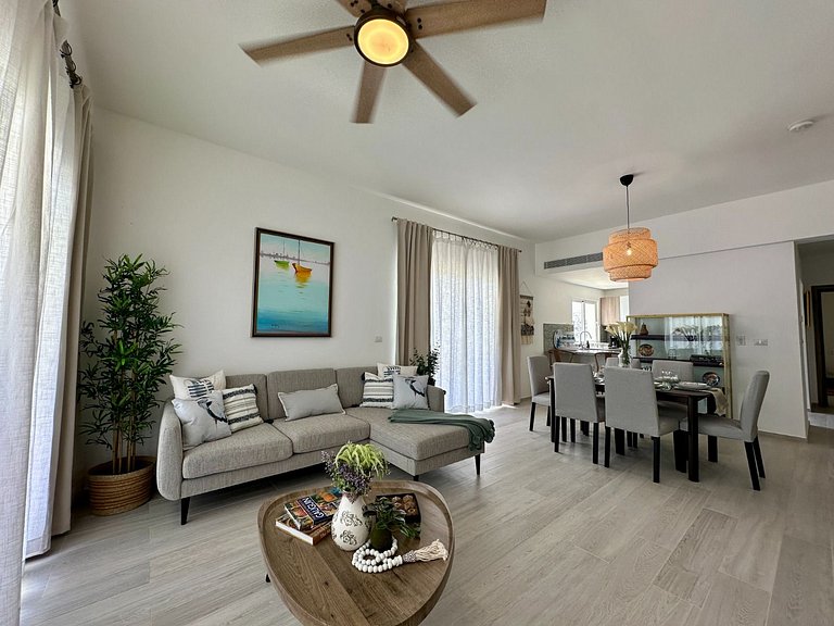 Corner 2BDR in Coral Bay 2 in front of Hard Rock