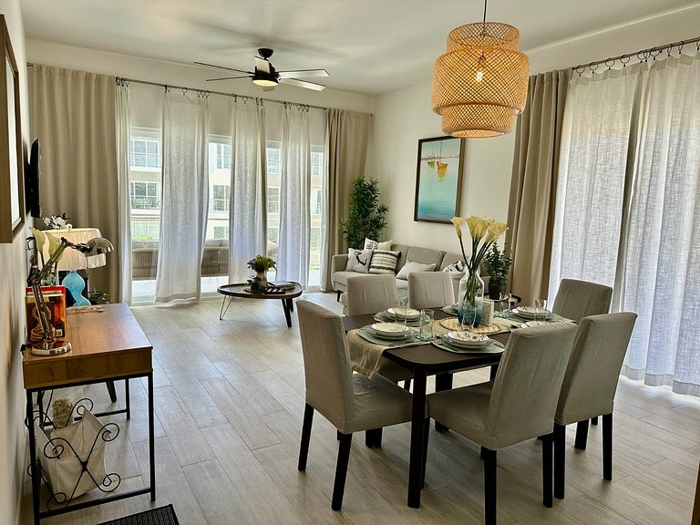 Corner 2BDR in Coral Bay 2 in front of Hard Rock