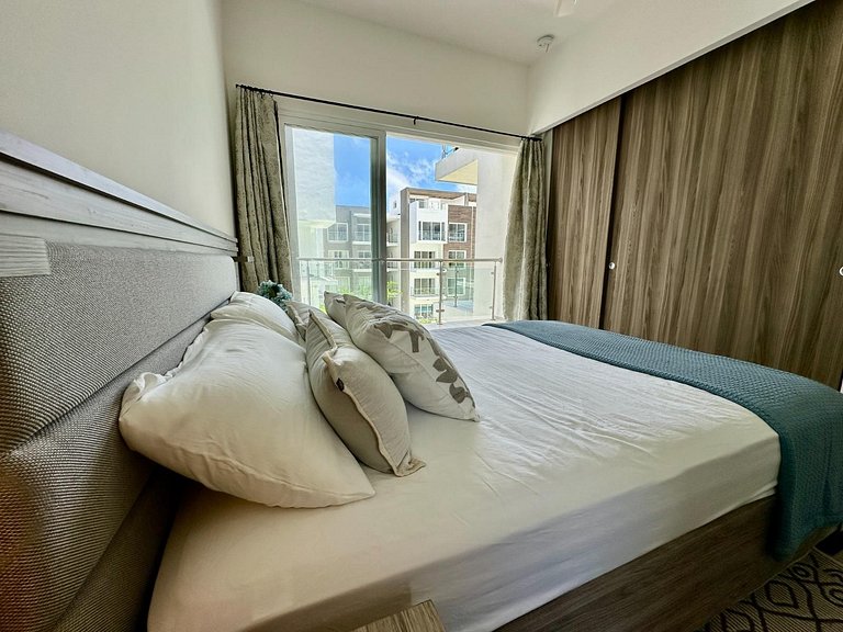 Corner 2BDR in Coral Bay 2 in front of Hard Rock