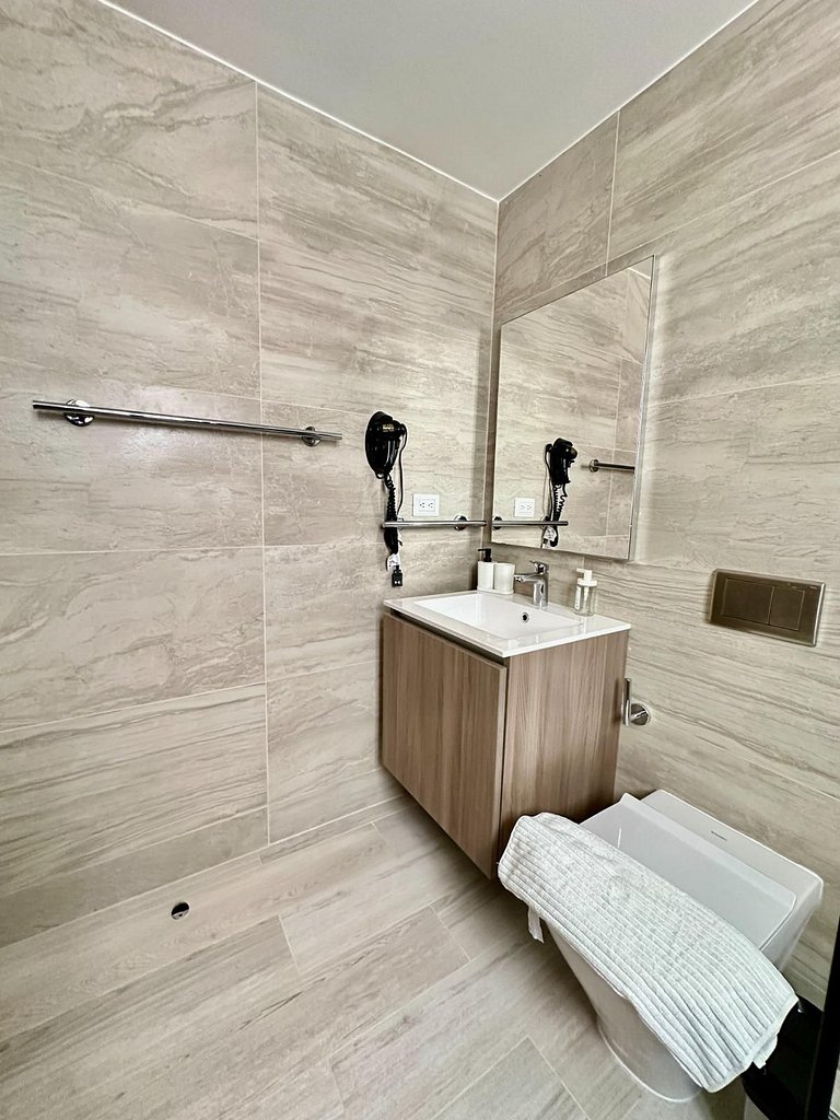 Corner 2BDR in Coral Bay 2 in front of Hard Rock