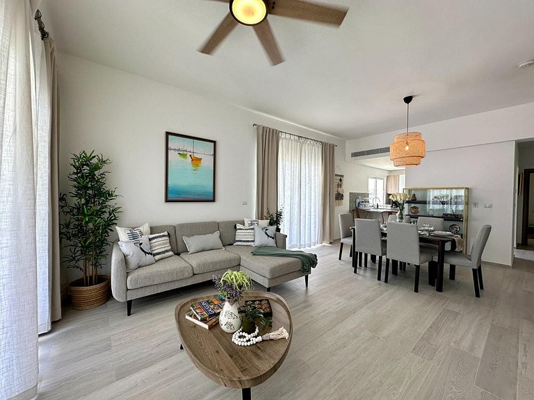 Corner 2BDR in Coral Bay 2 in front of Hard Rock