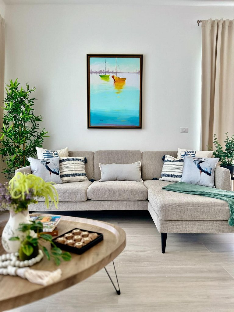 Corner 2BDR in Coral Bay 2 in front of Hard Rock