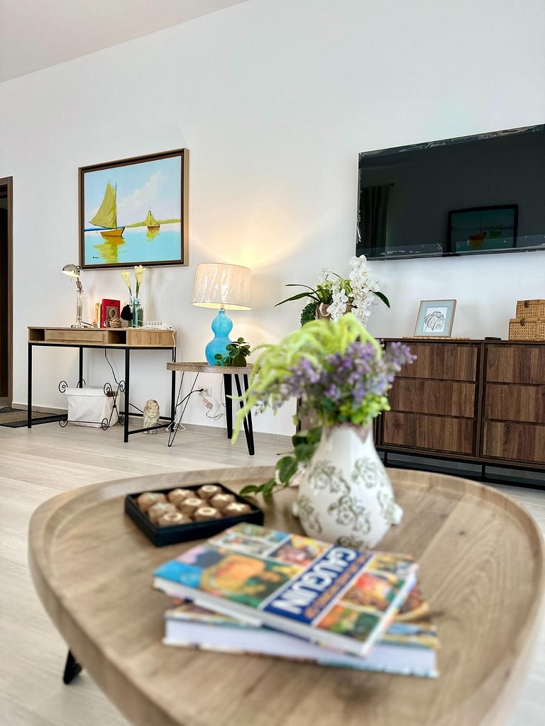 Corner 2BDR in Coral Bay 2 in front of Hard Rock